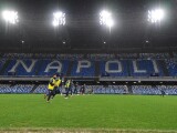Nuovo look per la tribuna dello stadio Diego Armando Maradona di Fuorigrotta. Da stasera, infatti, in concomitanza con la ripresa degli allenamenti della squadra di Mr Gattuso, sulla tribuna centrale è comparsa, infatti, la scritta identificativa permanente "NAPOLI".