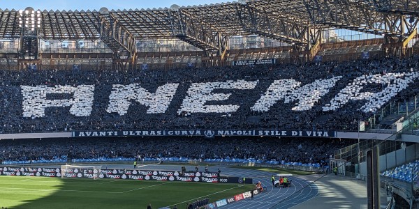 Napoli-Frosinone 3-0 cronaca azioni 10 ottobre 2026 minuto per minuto 6^ giornata Serie A / Doppietta di De Bruyne e gol di Lang: 3-0 per gli azzurri. Gli uomini di Allegri vincono e convincono